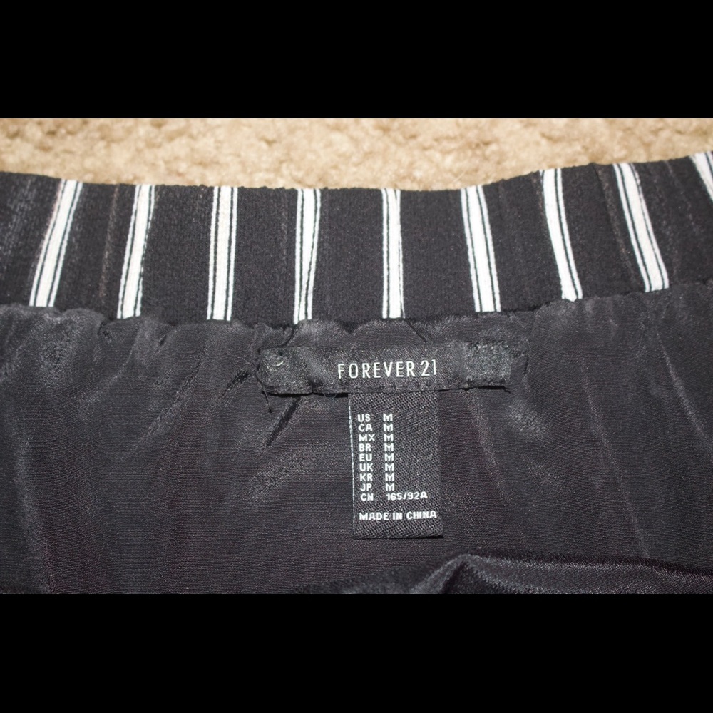 Forever 21 Off the shoulder dress - Picture 2 of 2